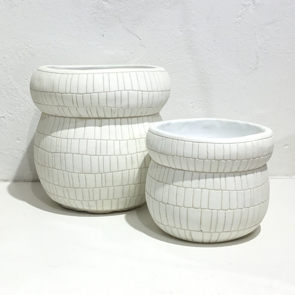 Cinched cement pot